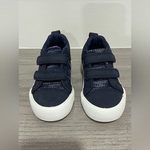 Brand new without tag Toddler shoes. Size 6T. Navy